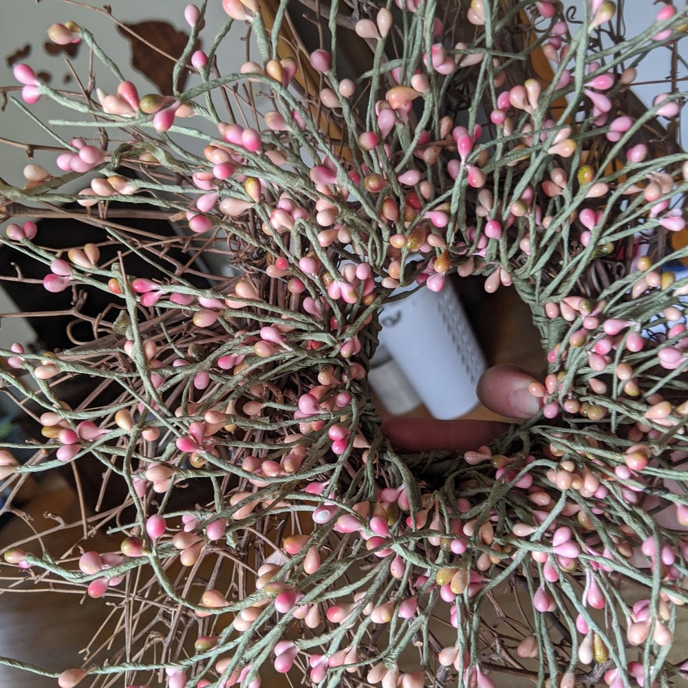 Pink beaded wall hanging - Picture 2 of 2